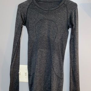 Lululemon swiftly tech long sleeve size 4 dark grey
